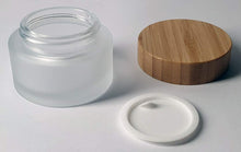Lade das Bild in den Galerie-Viewer, Premiumglas 50mL Glastiegel - erstklassige Verarbeitung - mit Bambusdeckel - ökologisch wertvoll