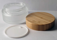 Lade das Bild in den Galerie-Viewer, Premiumglas 100 mL Glastiegel - erstklassige Verarbeitung - mit Bambusdeckel - ökologisch wertvoll